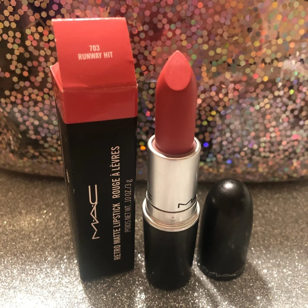BNIB! MAC Retro Matte Lipstick 💄 in Runway Hit 703